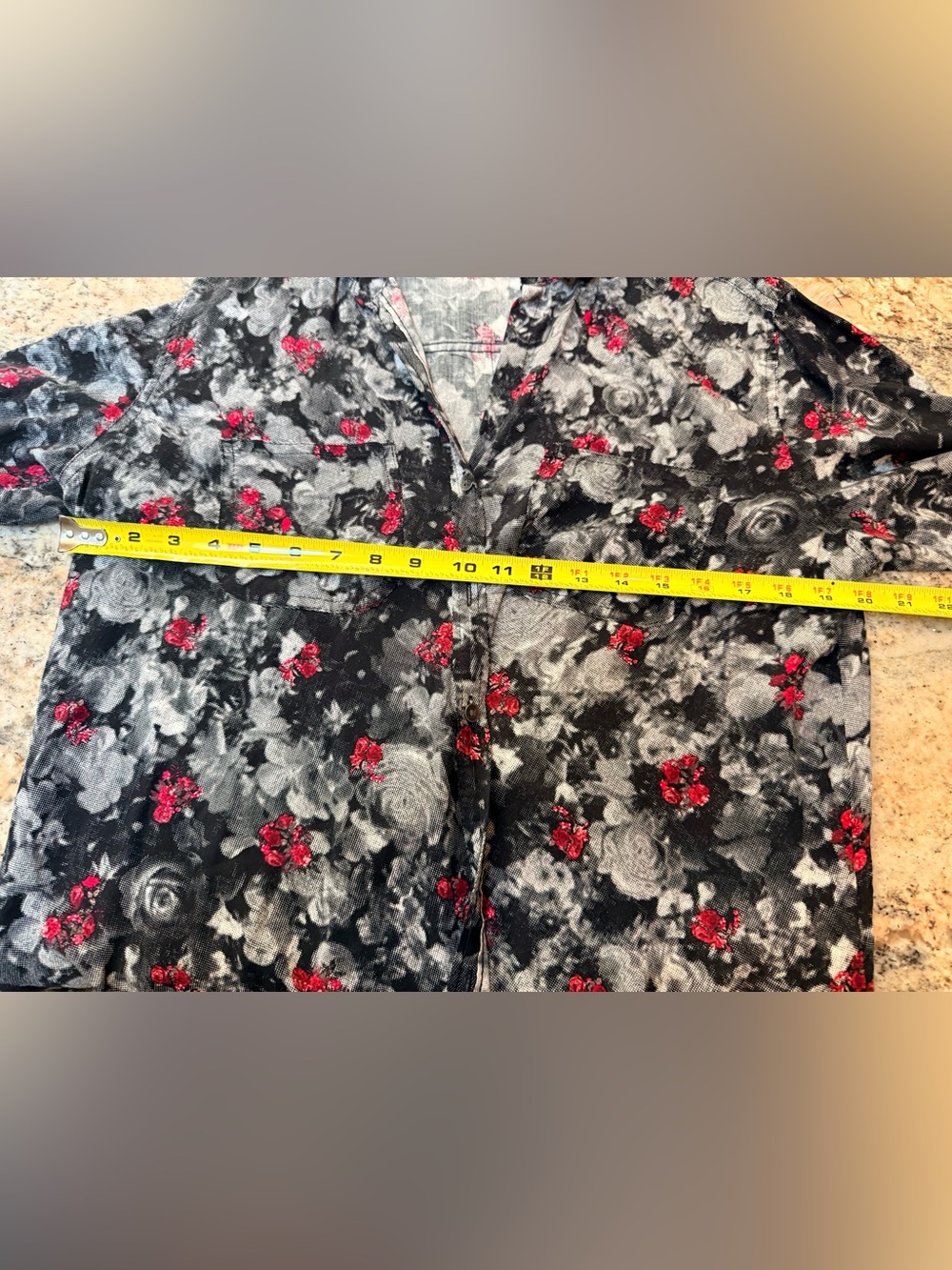 Rock & Republic Floral Button Down Blouse Large Black Gray Red High Low Hem - Picture 5 of 12